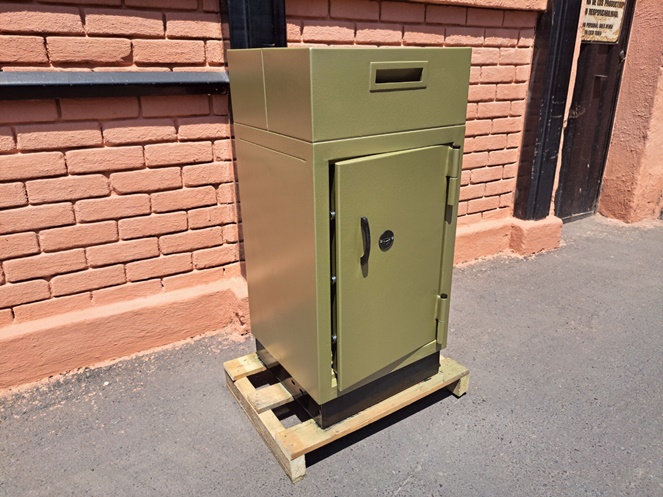 Caja Fuerte Buzon Bash con llave / 263 / Usado  #2