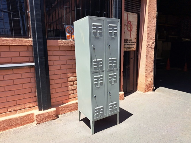 Locker 4 puertas / 2 columnas / Bash / Con Llave / Usado #2