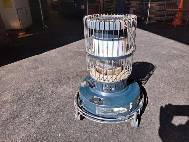 Estufa a Parafina Marca Toyotomi / Modelo DC-100 C Turbo / Usado #2