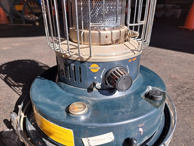 Estufa a Parafina Marca Toyotomi / Modelo DC-100 C Turbo / Usado #3