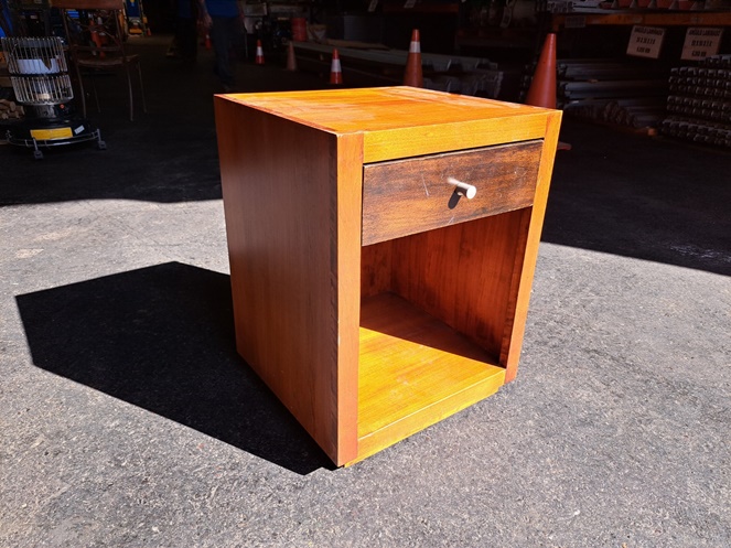 Velador de Madera con 1 cajón / Usado #2