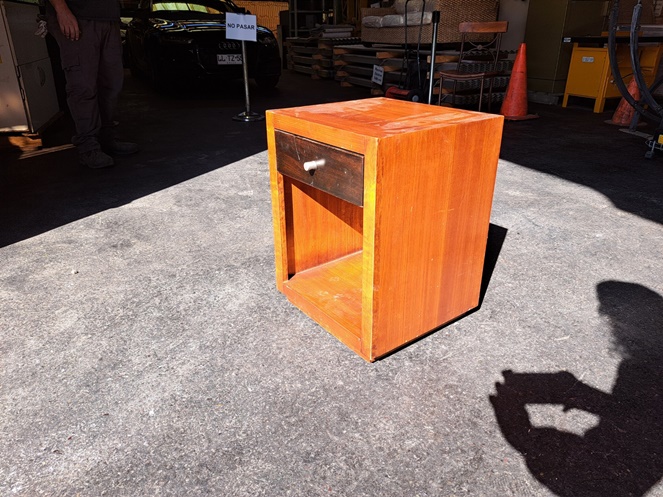 Velador de Madera con 1 cajón / Usado #3