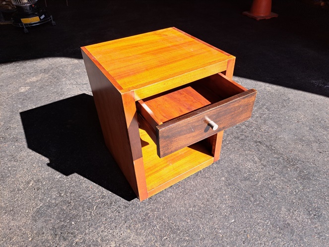 Velador de Madera con 1 cajón / Usado #4