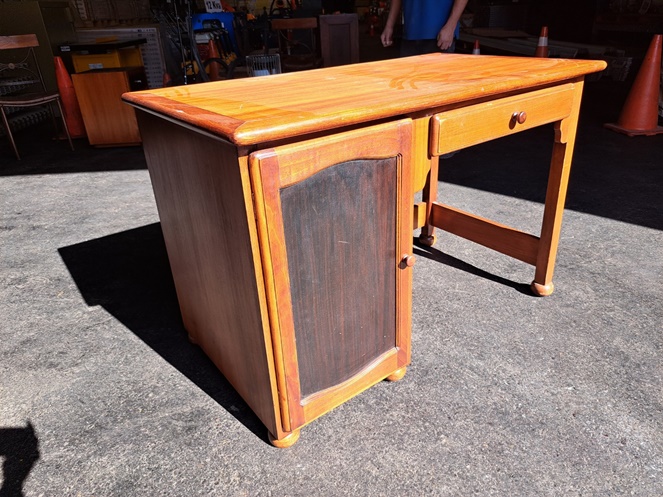 Escritorio Madera 1 cajón, 1 puerta / Usado #2