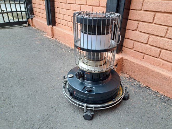 Estufa a Parafina Marca Toyotomi / Modelo DC-100 C Turbo / Usado #2