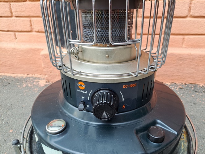 Estufa a Parafina Marca Toyotomi / Modelo DC-100 C Turbo / Usado #3