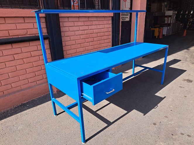 Mesón de Trabajo, Estructura Metálica Azul. 1 Cajón / Usado #4