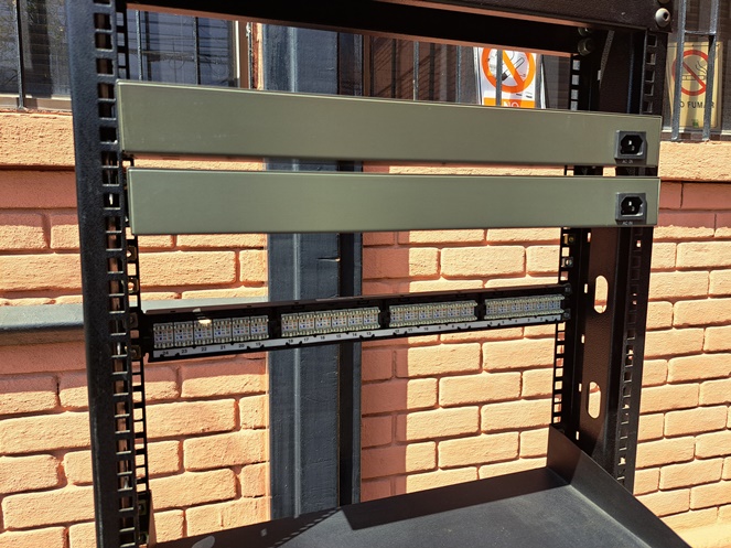 Mueble Central Metálico con 3 divisiones  / Usado #5