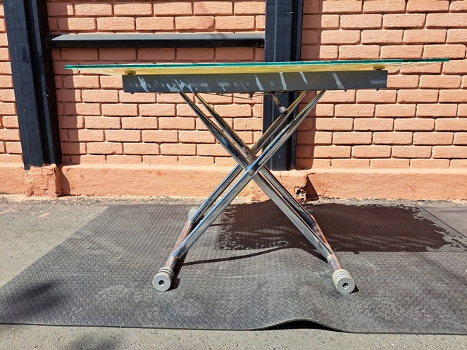 Mesa rectangular con ruedas / Cubierta de vidrio / Usado / 1A #4