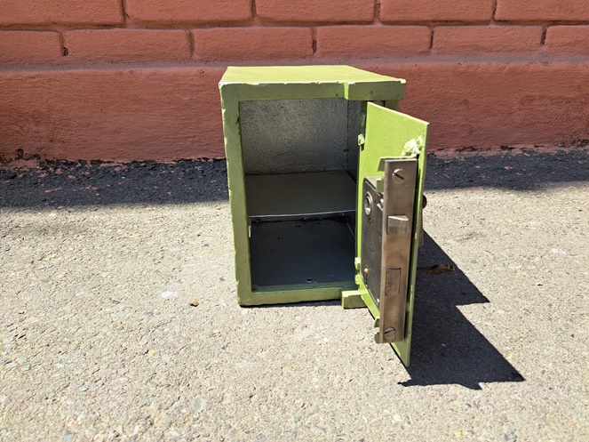 Caja Fuerte Antigua con Llave / Usado / 273 #4