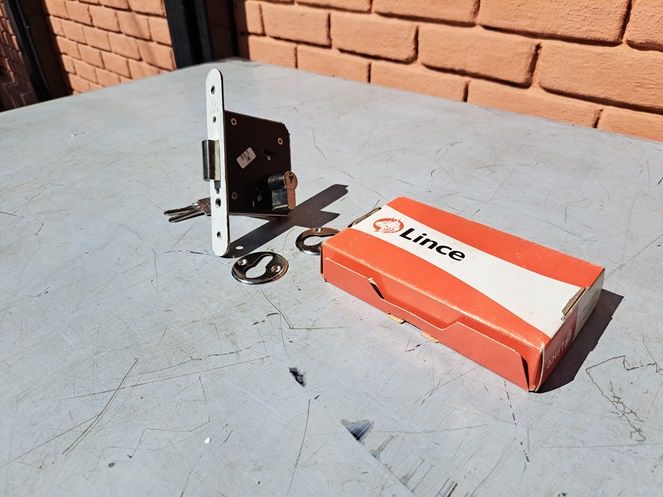 Cerradura de Embutir Lince / Cilindros de Seguridad AGB con Llaves / 66-67 #2