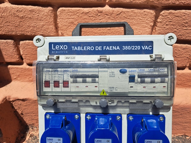 Gabinete Tablero de Faena Portatil PVC Lexo 380/220 VAC (Modelo 4) #4
