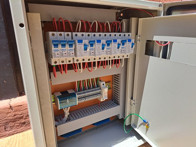 Tablero Eléctrico / 2 puertas con automáticos  #6