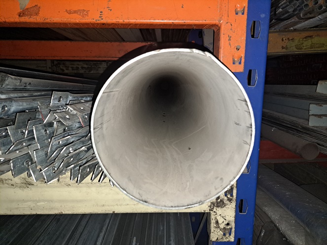 Cañeria Acero Inoxidable / Largo 5.81 mts / Espesor 3mm #4