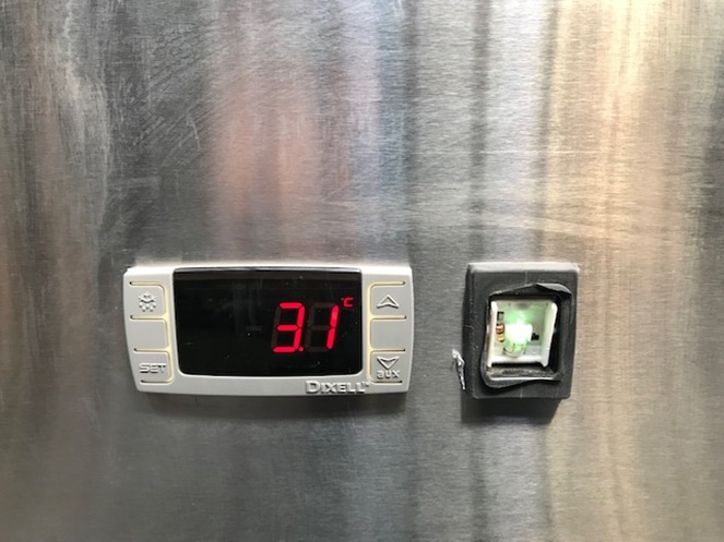 Meson Refrigerado Acero Inox. / Snack 2100 TN / con 2 Puertas / Usado / 3707 #10