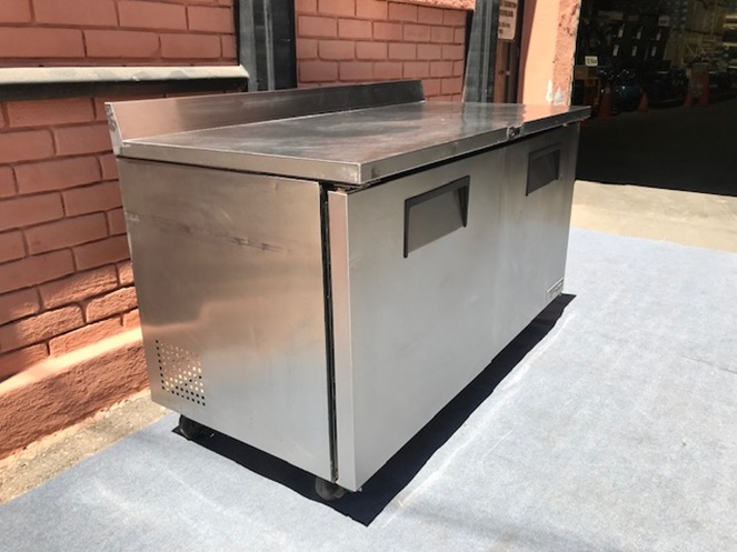 Mesón refrigerado / Acero Inoxidable / True / 2 Puertas con respaldo / Usado  #2