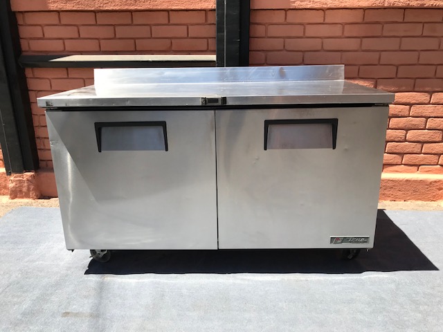 Mesón refrigerado / Acero Inoxidable / True / 2 Puertas con respaldo / Usado  #9