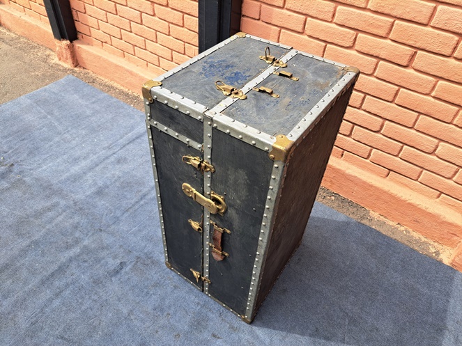 Baul Madera con broches / Usado #4