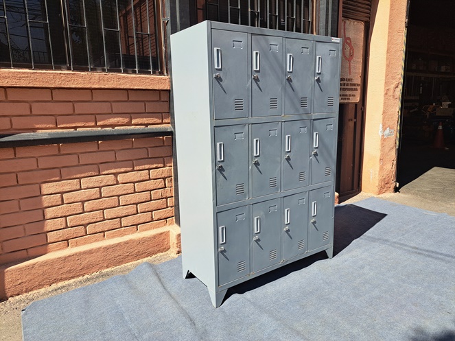 Lockers Metalicos / 12 puertas / Usados #2