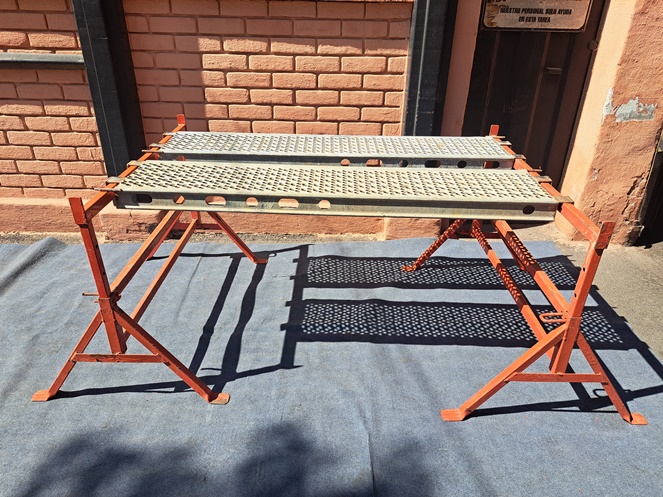 Juego Caballete Andamio Yeseros Pintados / Con 02 plataformas 1.500 mm. / Usados #3