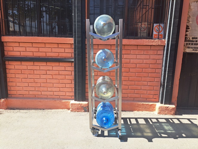 Estante acero inoxidable con ruedas para bidones de agua / Usado #4