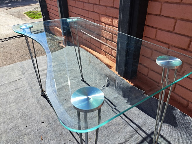 Mesa de Vidrio con patas metálicas / Usada #4