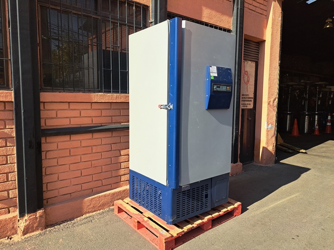 Congelador Industrial Vertical / Ilshin / Modelo DF8514 / Usado #2