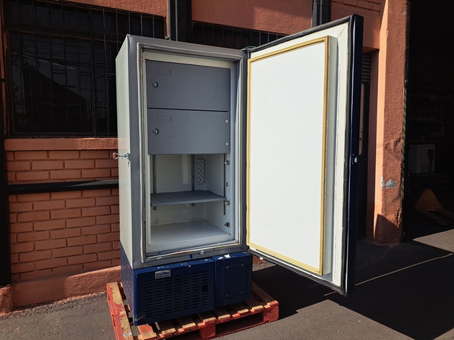 Congelador Industrial Vertical / Ilshin / Modelo DF8514 / Usado #6