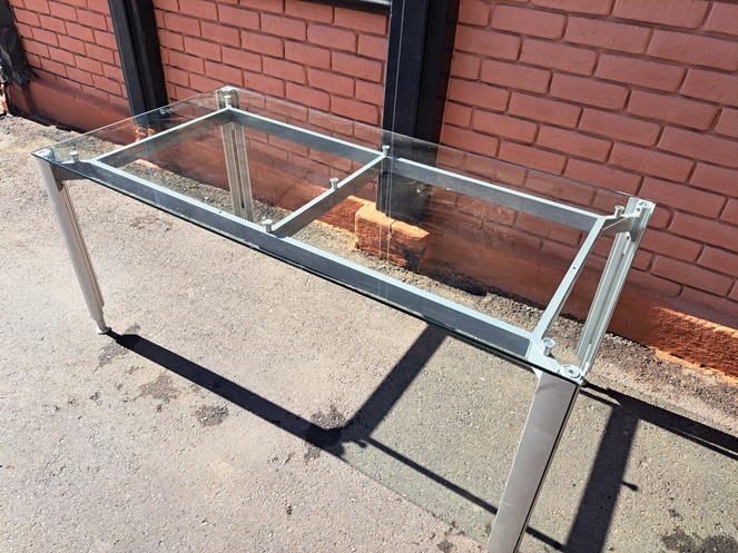 Mesa Estructura Metálica cubierta de vidrio / Usado #4