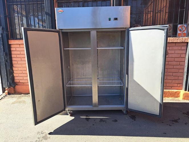 Freezer 2 puertas Acero Inoxidable Maigas / Usado #4