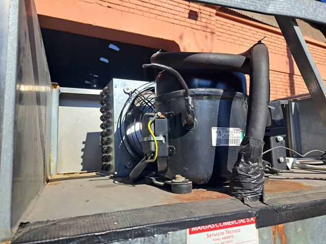 Freezer 2 puertas Acero Inoxidable Maigas / Usado #6