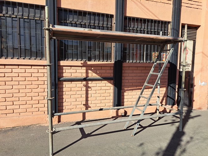 Andamio Multidireccional / Layher / Alto 2.200 mm x Fondo 850 mm / Escalera Interior / Usado #3