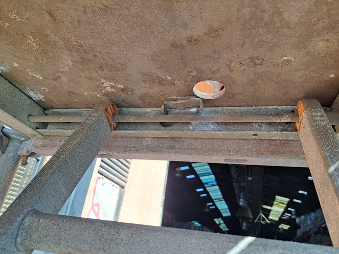 Andamio Multidireccional / Layher / Alto 2.200 mm x Fondo 850 mm / Escalera Interior / Usado #10