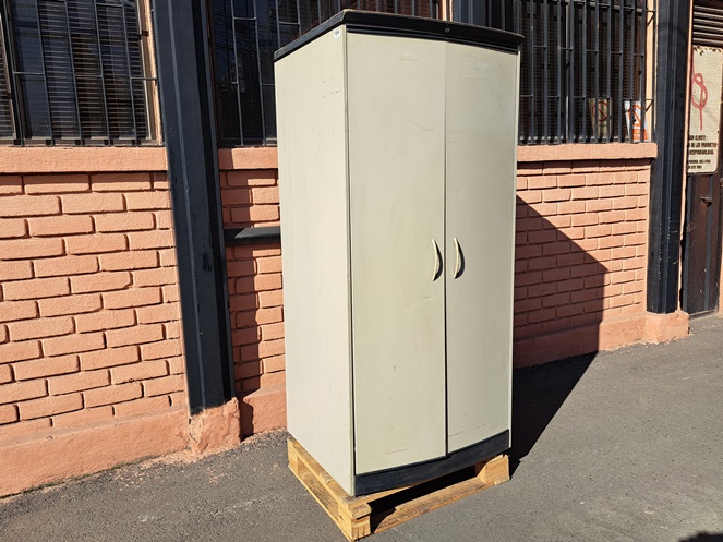 Ropero Metálico / 2 Puertas / Usado #2