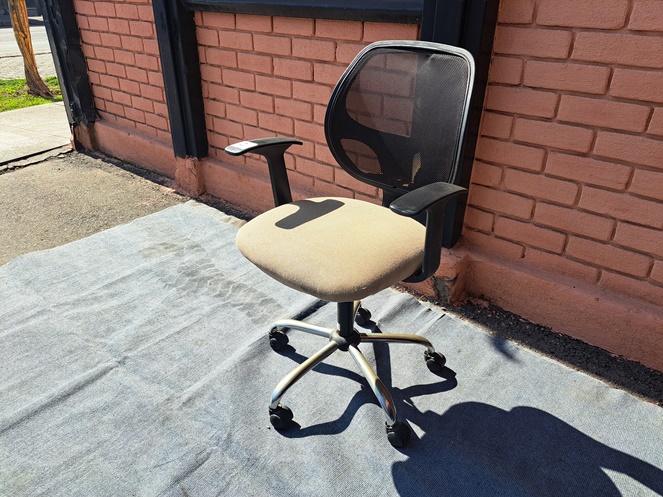 Silla Estructura Cromada Giratoria Tapiz Blanco y Negro / N2 / Usado #3