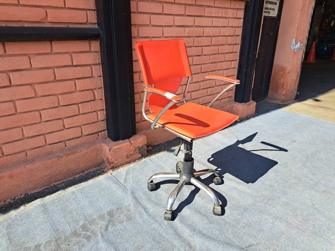 Silla Estructura Cromada Giratoria Tapiz Cuerina Roja / N3 / Usado #2