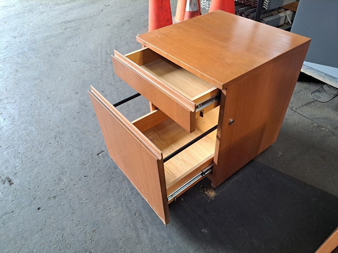 Kardex madera / enchapado / 2 cajones / Usado / F #4