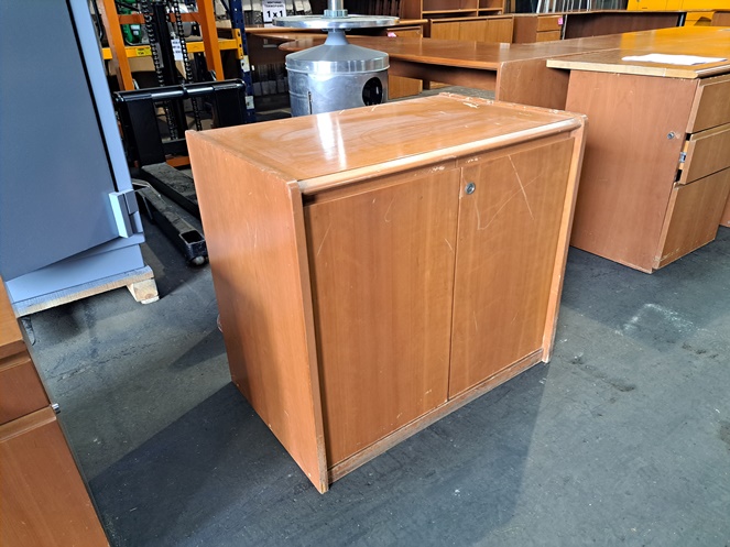 Mueble madera / Enchapado / 2 puertas / Usado / G #2