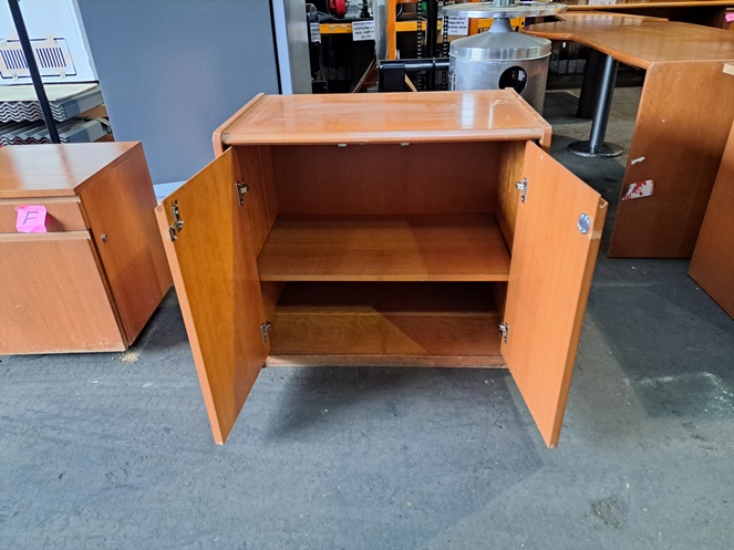 Mueble madera / Enchapado / 2 puertas / Usado / G #4