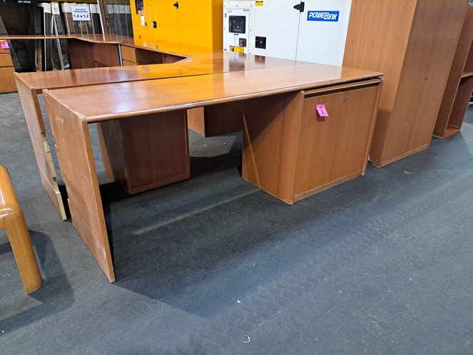 Mueble Meson madera / enchapado / 2 puertas / Usado / I #2