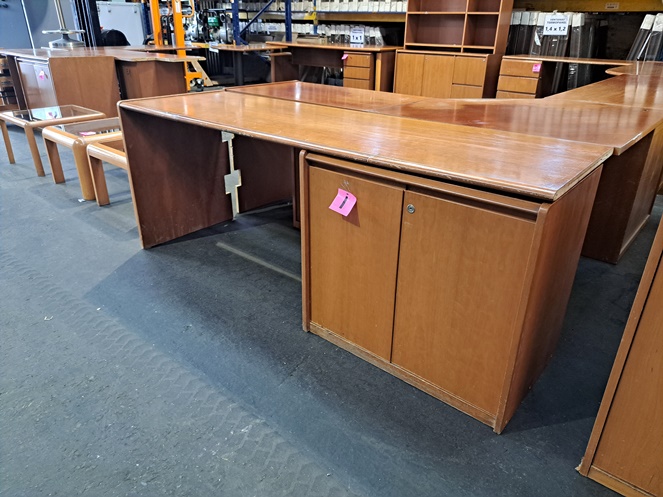 Mueble Meson madera / enchapado / 2 puertas / Usado / I #3