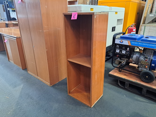 Estante madera enchapado / Usado / K #3
