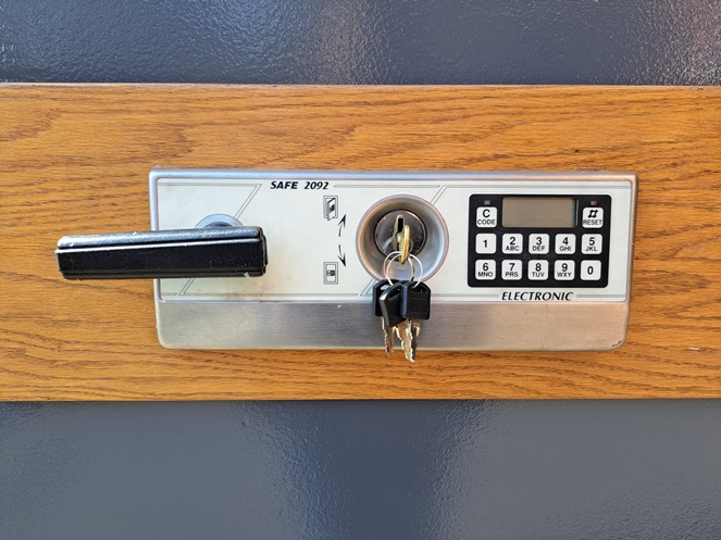 Caja Fuerte / Oister con 1 Llave / Gris / Resistente al Fuego / Usado / 297 #4