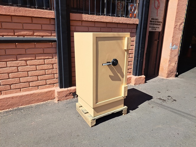 Caja Fuerte Marca Bash con Clave / Amarilla Ocre / Usada / 298 #2