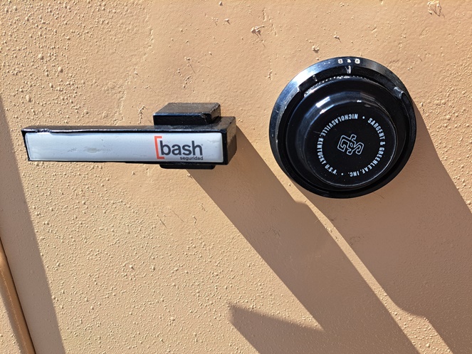 Caja Fuerte Marca Bash con Clave / Amarilla Ocre / Usada / 298 #4