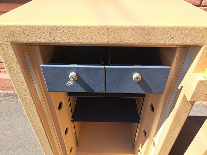 Caja Fuerte Marca Bash con Clave / Amarilla Ocre / Usada / 298 #7