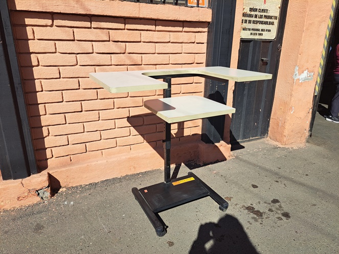 Mesa de Trabajo Regulable con ruedas / Usado #2