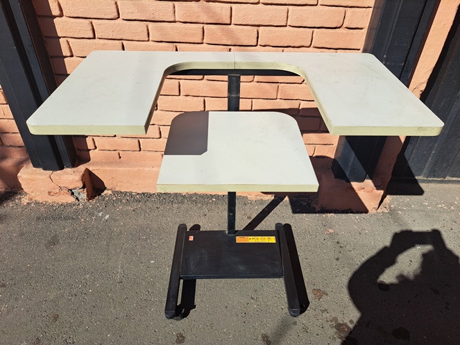 Mesa de Trabajo Regulable con ruedas / Usado #4