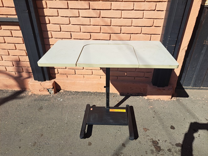 Mesa de Trabajo Regulable con ruedas / Usado #6