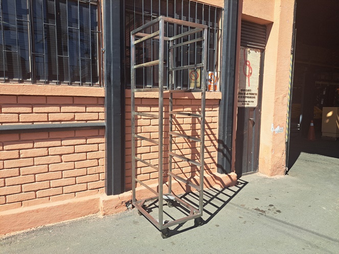 Carro Porta Bandejas Acero Inoxidable, con ruedas / usado #2